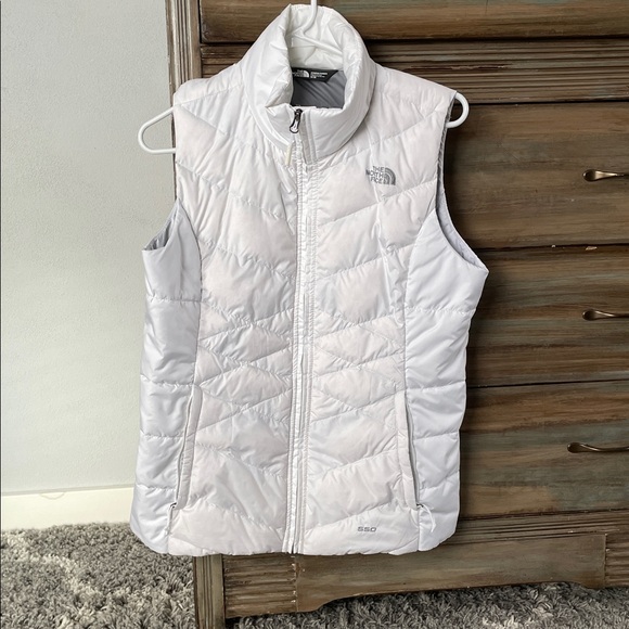 The North Face Women's White Puffer Vest - Picture 1 of 5